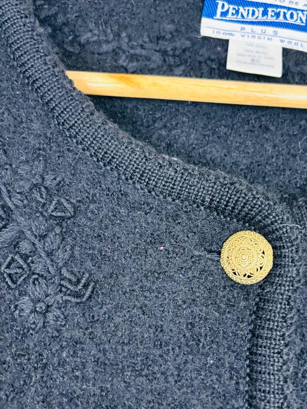 Vintage Pendleton Wool Black Lady Jacket Floral Embroidery Gold Buttons. 3X - Picture 3 of 5